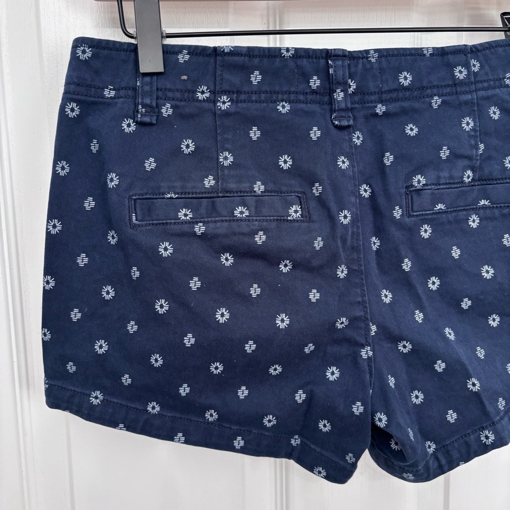 Navy Print Shorts | Abercrombie & Fitch Size 2 - Picture 8 of 10
